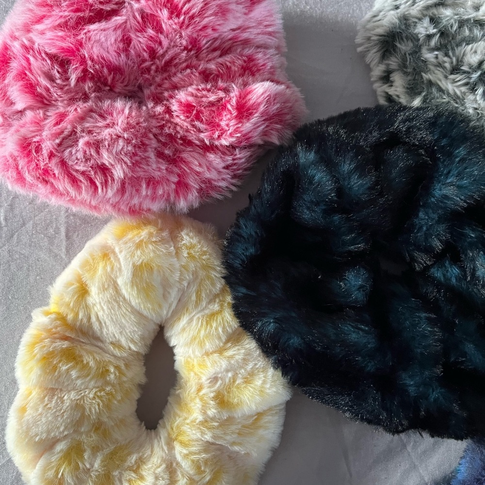 Set of 9 Minky scrunchies - Picture 2 of 5